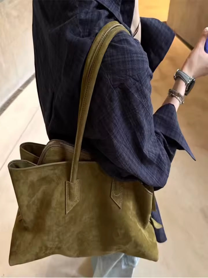 ✨The Asymmetric Trend: Why the Slanted Top Shoulder Bag is This Season's Best Accessory